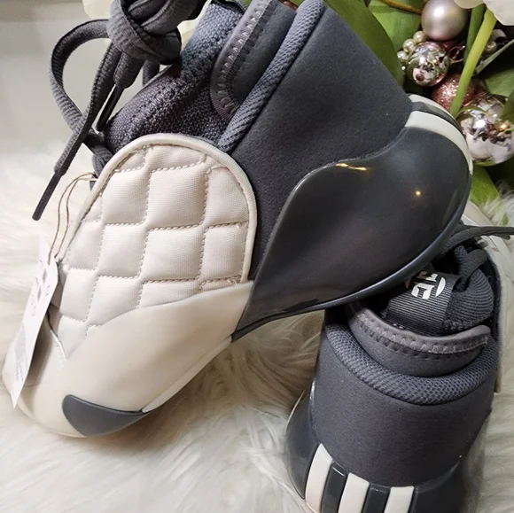 Adidas Harden Volume 7 Basketball Mens ShoesSize6.5 new